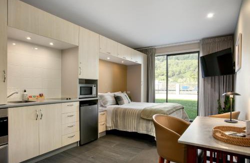 Gisborne Apartment | Pool & River Views - 600m to CBD