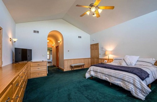 Wellsboro House | Pool, Theater, & Hot Tub | Lake View Lodge