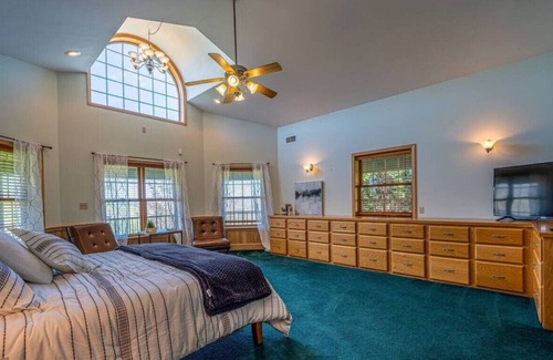 Wellsboro House | Pool, Theater, & Hot Tub | Lake View Lodge