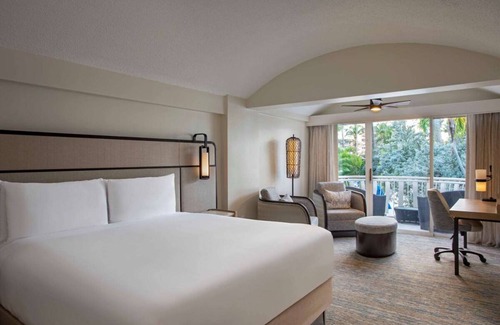 Isla Verde Hotel | Pool View Suite w/Living Space and Balcony | Pets Are Allowed | Beach Access