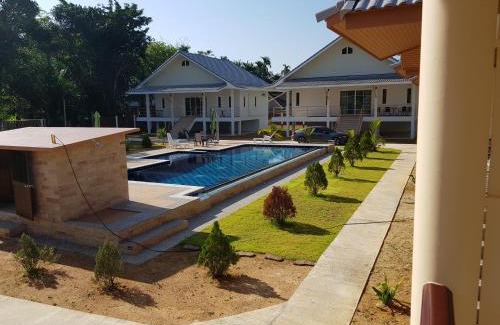 Khao Lak Resort | Poolside Bungalows