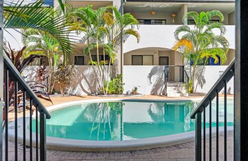 Parramatta Park Apartment | Poolside on Martyn - Relax by the Resort Pool
