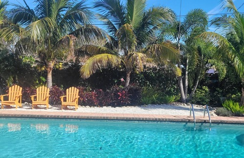 West Bradenton House | Poolside Paradise, Your backyard oasis!