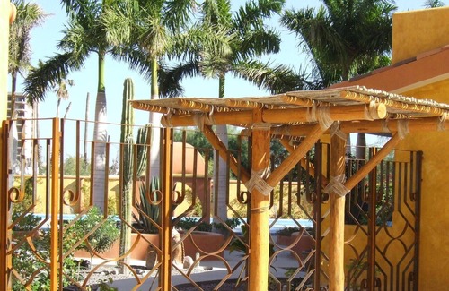 La Paz Villa | Poolside Villa in Beautiful Complex