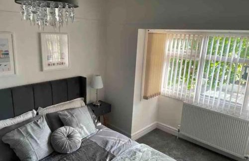 Hoylake Apartment | Poppy's Coastal Retreat