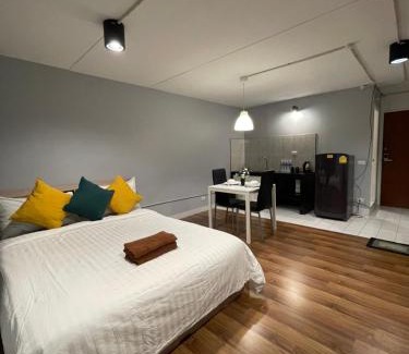 Ban Mai Hotel | Popular Condo เมืองทองธานี