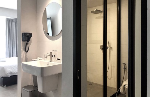 Wua Lai Hotel | POR Daowadung