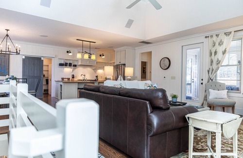 Reynolds Landing House | Porchview 4 bedroom 3 1/2 bath