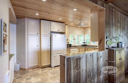 Port Carling Cottage | Port Carling! On Rosseau 4 bdrm, 2 bath! Sunsets! New Dock!