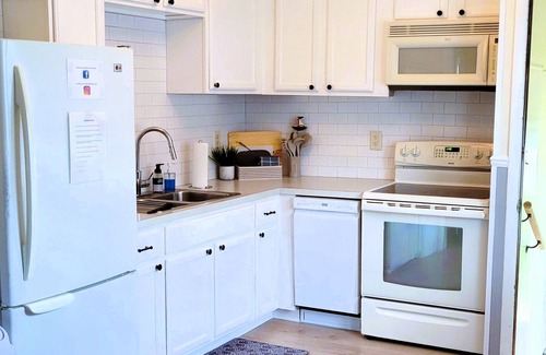 Port Clinton Cottage | Port Clinton Home~Lake & Park Views~Beach Access!