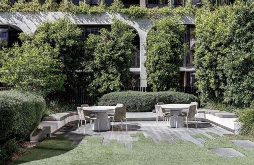 Port Melbourne Apartment | 'Port Panorama' A Stunning Resort-style Stay