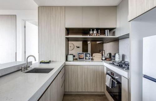 Port Melbourne Apartment | 'Port Panorama' A Stunning Resort-style Stay