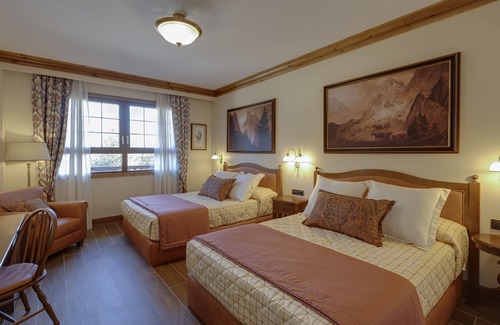 Salou Hotel | PortAventura Hotel Colorado Creek - Includes unlimited access to PortAventura Park & 1 access to Ferrari Land