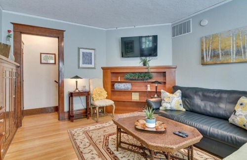 Hollywood District House | Portland Getaway - Walk to Hollywood Theatre!