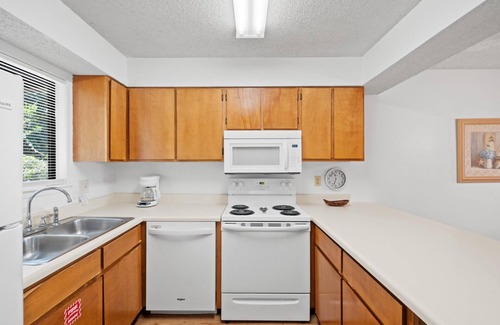 West Panama City Beach Condo | Portside Resort – Pet Friendly by Panhandle Getaways