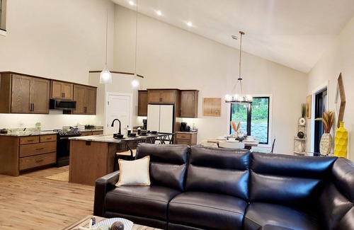 Breezy Point House | Posh Pelican House is guest favorite in quaint resort town of Breezy Point!
