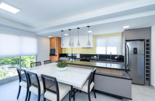 Quatro Ilhas Apartment | Positano 206 - Apartamento 02 suítes - Finamente mobiliado e decorado - À 30m da praia de 4 ilhas - (Consultar serviços de roupa de cama e banho)