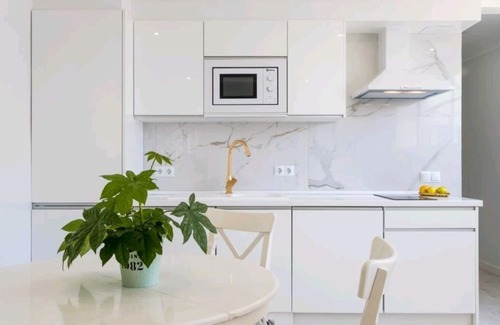 Ensanche Diputacion Apartment | Postiguet Beach apartment with a huge window overlooking the Marina