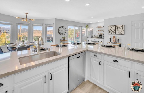 Poway House | Poway Panorama Peak - Pool, Spa, Sleeps 24!