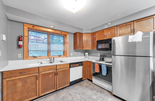 North Creek House | Powder Pass 11j - Cozy End Unit Retreat 3 Bedroom Townhouse by The Summit at Gore Mountain