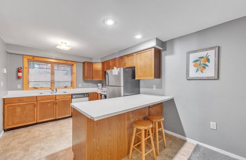 North Creek House | Powder Pass 11j - Cozy End Unit Retreat 3 Bedroom Townhouse by The Summit at Gore Mountain