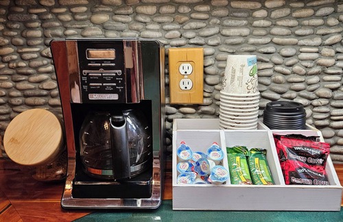 Mill Spring Cabin | Power. Water. Internet. Netflix. Newly built. Free breakfast supplies included.