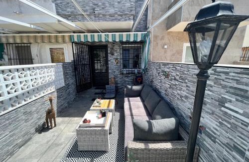 Santa Pola House | Prachtig gemoderniseerde woning op 250 meter van het strand