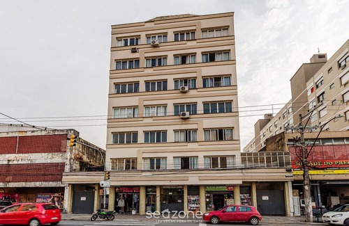 Azenha Apartment | Practical Studio Near Farroupilha Park Hpn707