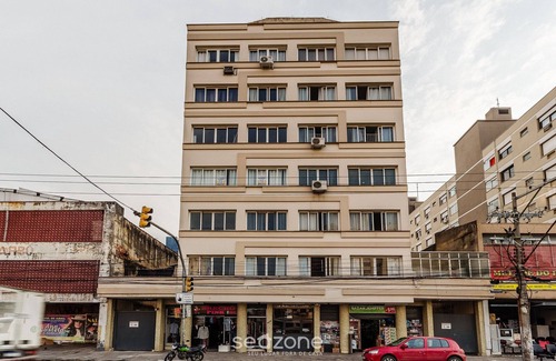 Azenha Apartment | Practical Studio Near Farroupilha Park Hpn707