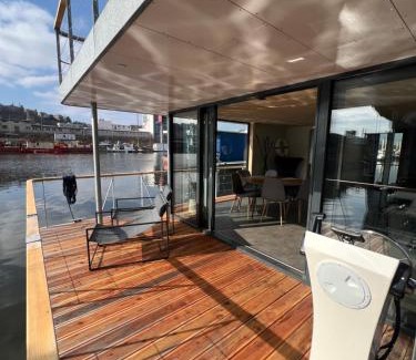 Smichov Boat Rental | Prague Stream