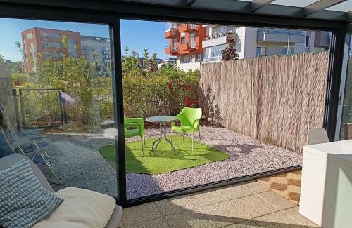 Letnany Apartment | Praha Letňany, zimní zahrada, parkování v garáži zdarma