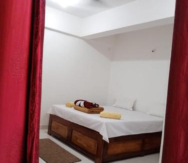 Arambol Hotel | Prakash Holiday Inn