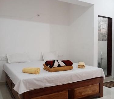 Arambol Hotel | Prakash Holiday Inn