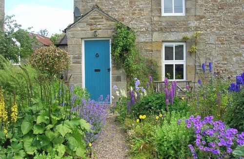 Greenhaugh Cottage | Pretty stone cottage in the picturesque village of Greenhaugh only 4. 5 miles from Bellingham .