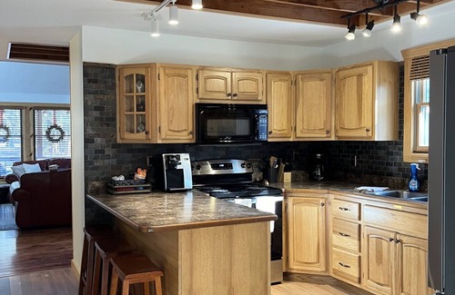 Pentwater House | Premier Cottage Getaway-Acorn Grove, Pentwater, MI