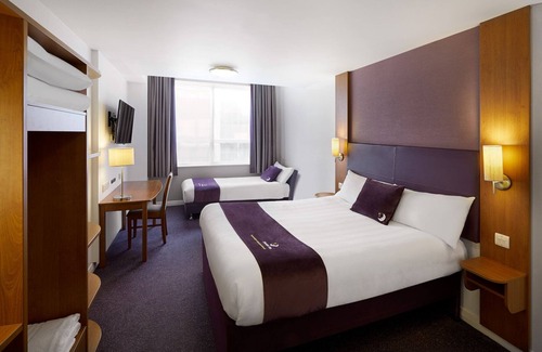 Cleedownton Hotel | Premier Inn Birmingham Longbridge