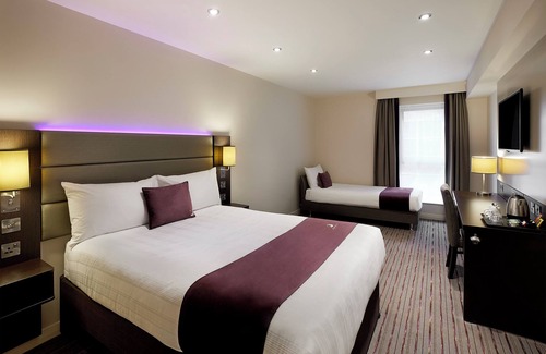 Belthorn Hotel | Premier Inn Blackburn South - M65 J4