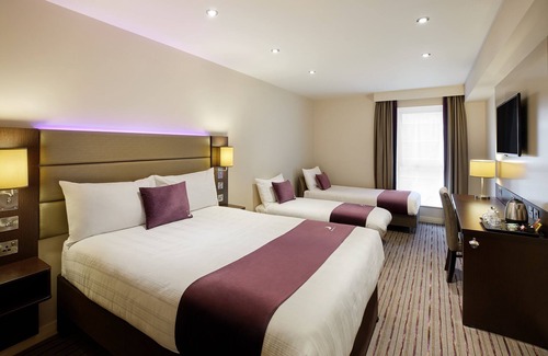 Caerphilly Hotel | Premier Inn Caerphilly Crossways