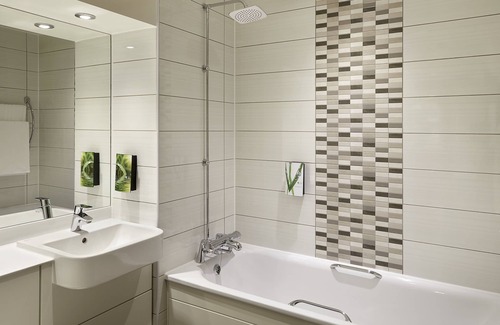 Caerphilly Hotel | Premier Inn Caerphilly Crossways