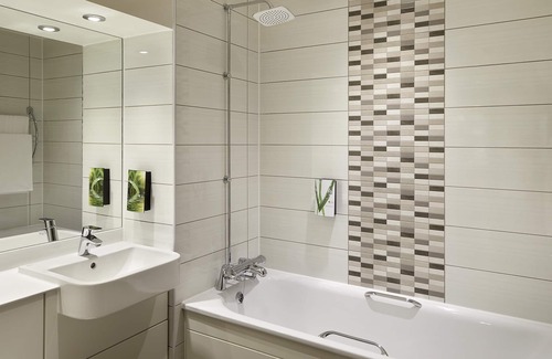 Cheltenham Hotel | Premier Inn Cheltenham North West