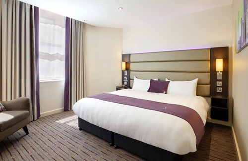Sevenoaks Hotel | Premier Inn Dartford