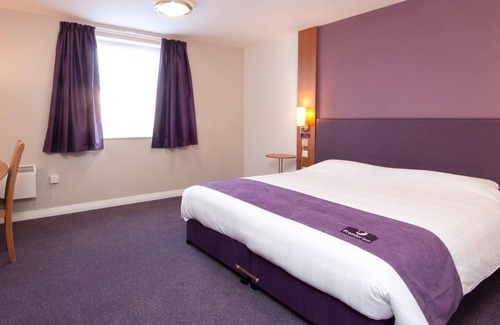 Llanelli Hotel | Premier Inn Llanelli Central West