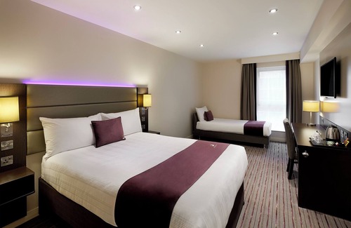 Fairfield Hotel | Premier Inn London Croydon South - A212