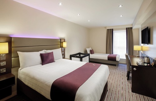 Borehamwood Hotel | Premier Inn London Elstree/Borehamwood