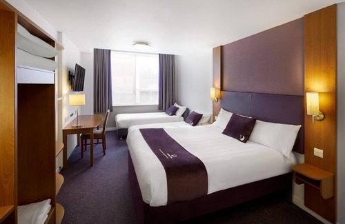 Gillingham Hotel | Premier Inn Rainham - Kent