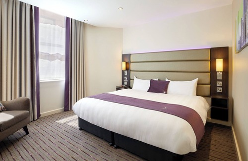Sheffield City Centre Hotel | Premier Inn Sheffield City Centre Angel St