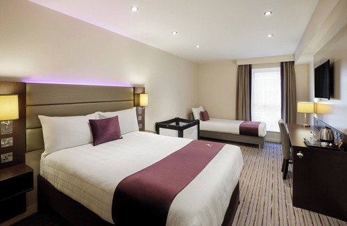 Warrington Hotel | Premier Inn Warrington - A49/M62 J9