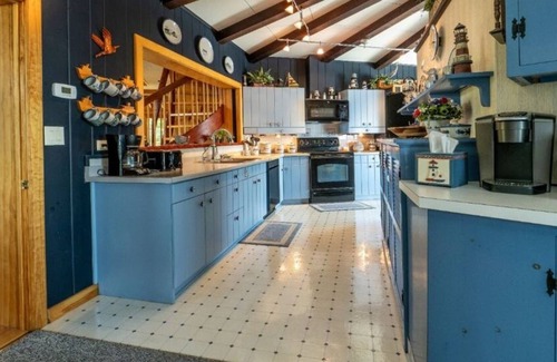 Frontenac House | Premier Island Retreat-Private-Spacious-Great Fishing-Channel-side: The best!