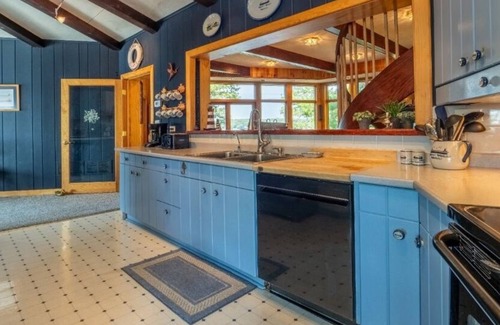 Frontenac House | Premier Island Retreat-Private-Spacious-Great Fishing-Channel-side: The best!