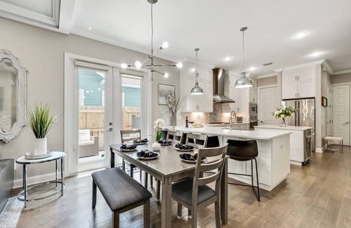 New Suburb Beautiful House | Premiere Luxury: Discover Our Brand New Townhouse in Tampa's Prime Location!
